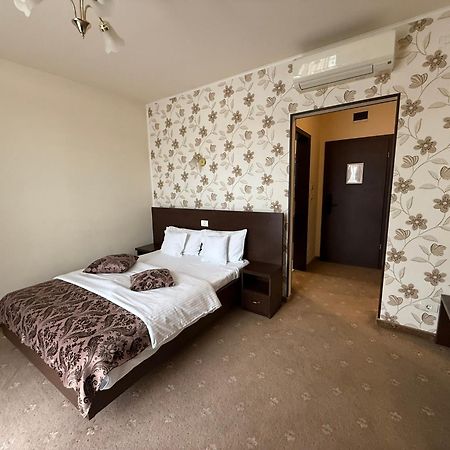 Hotel Miky Arad Exterior photo