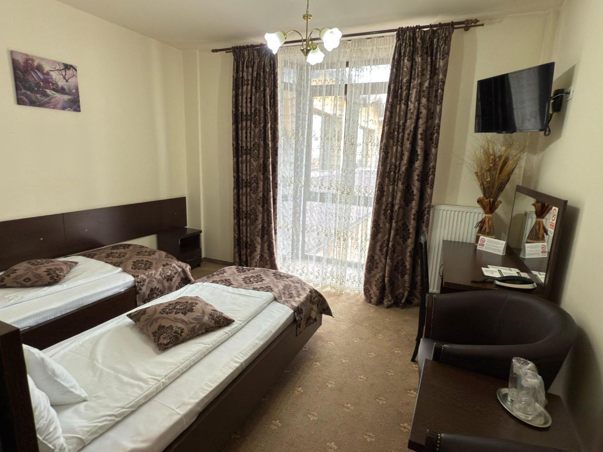 Hotel Miky Arad Exterior photo