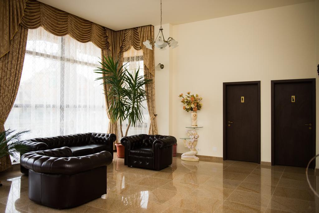 Hotel Miky Arad Exterior photo